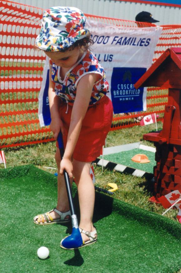 girlgolf99.jpg